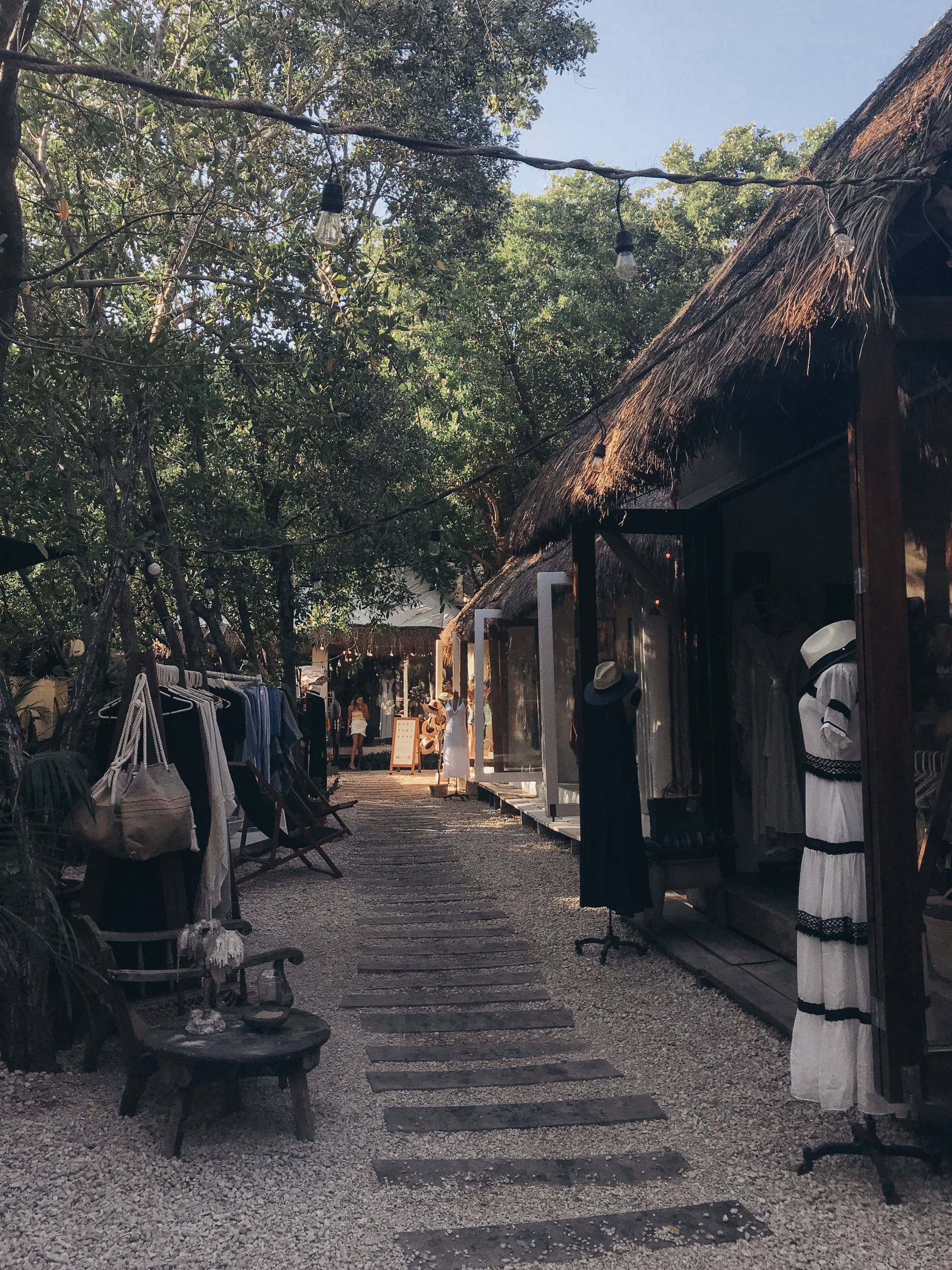 Window Shopping Tulum