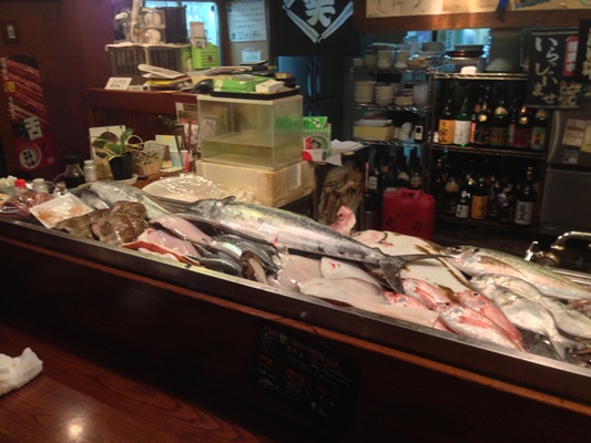 さかな工房 丸万] 創業明治12年、松山の老舗魚屋の居酒屋  ゴルフバカ 