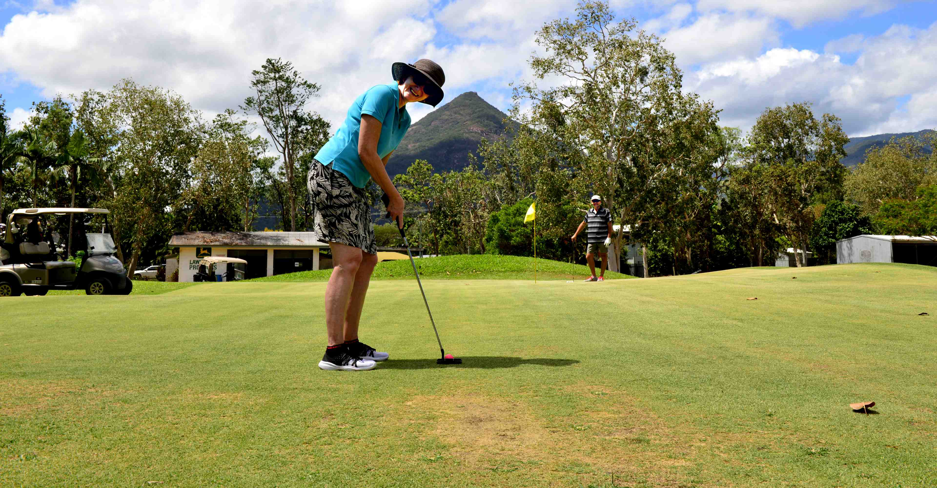 Golfing cairns