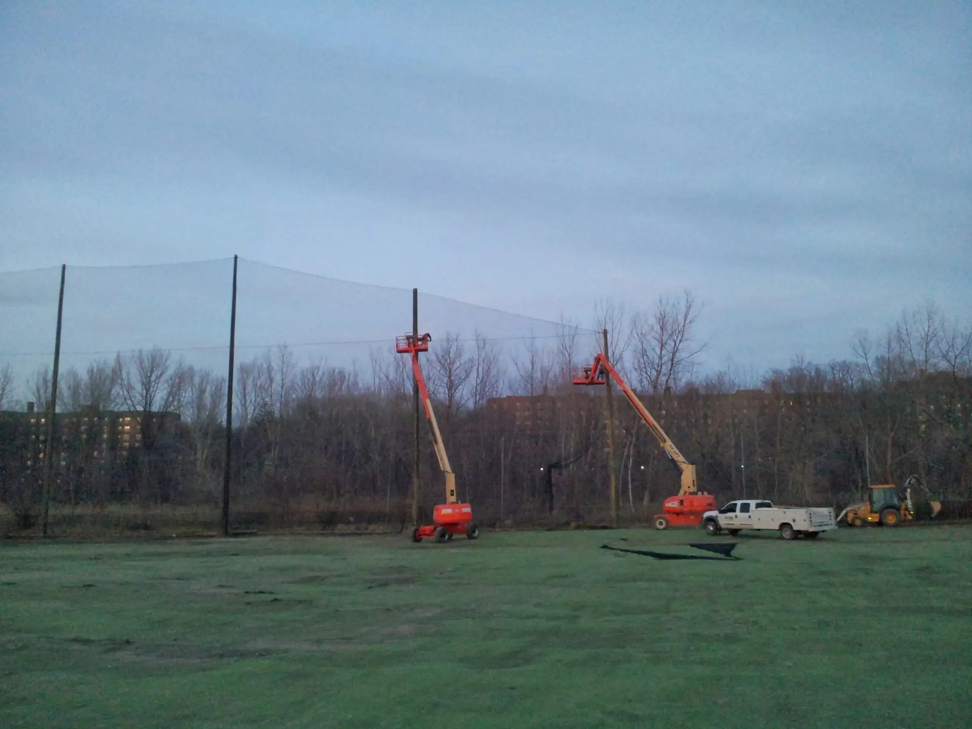 Driving Range barrier net panel installation