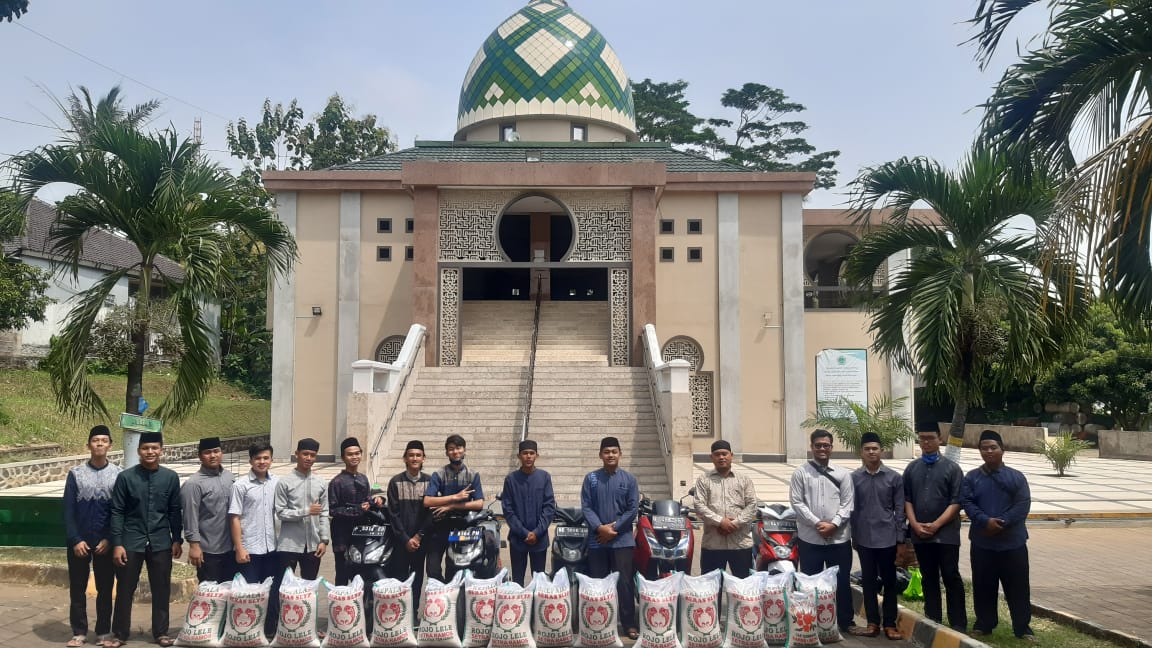 Ar-Ridho Sentul Berbagi: Begini Cara Santri Bermanfaat Buat Umat!