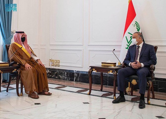 Perdana Menteri Irak Mustafa Al-Kadhimi menerima Menteri Dalam Negeri Saudi Pangeran Abdul Aziz bin Saud bin Naif di Baghdad. (SPA)