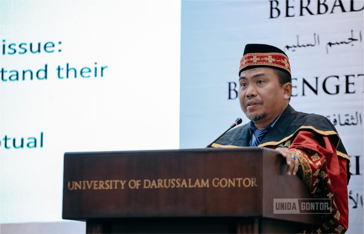 Prof Syamsuddin Arif: Guru Besar Filsafat Islam Abad Pertengahan dari UNIDA Gontor