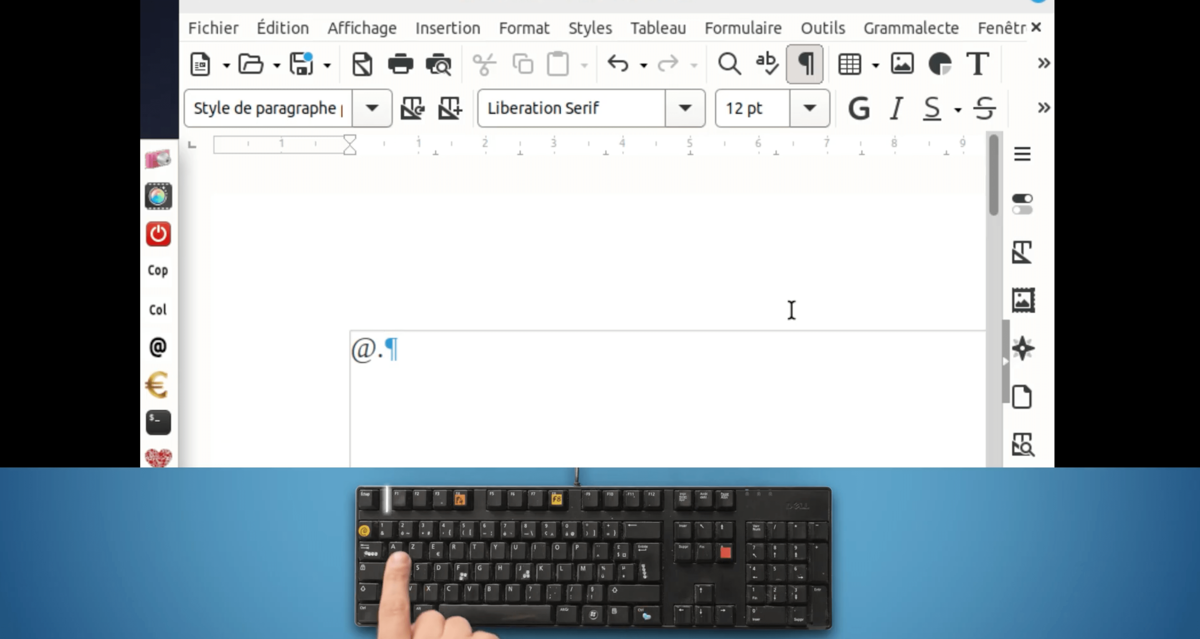 nterface du logiciel LibreOffice sur le système ACIAH-Linux au-dessus d'un clavier d'ordinateur montrant l'utilisation de la touche Cœur