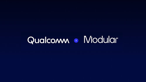 Logo croisé de Qualcomm et Modular sur fond bleu sombre