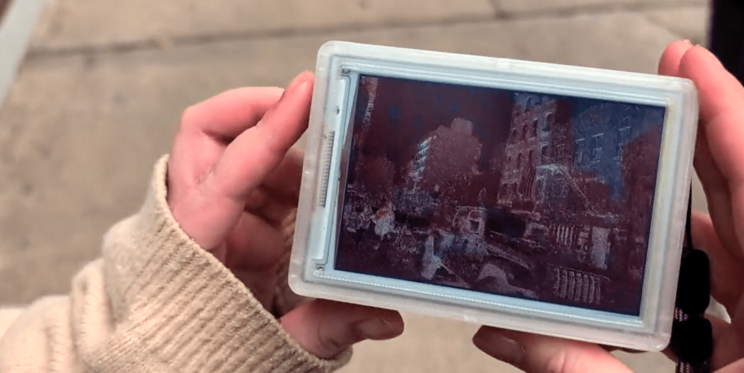 Boîtier d'appareil photo imprimé en 3D avec écran à encre électronique couleur reFrame