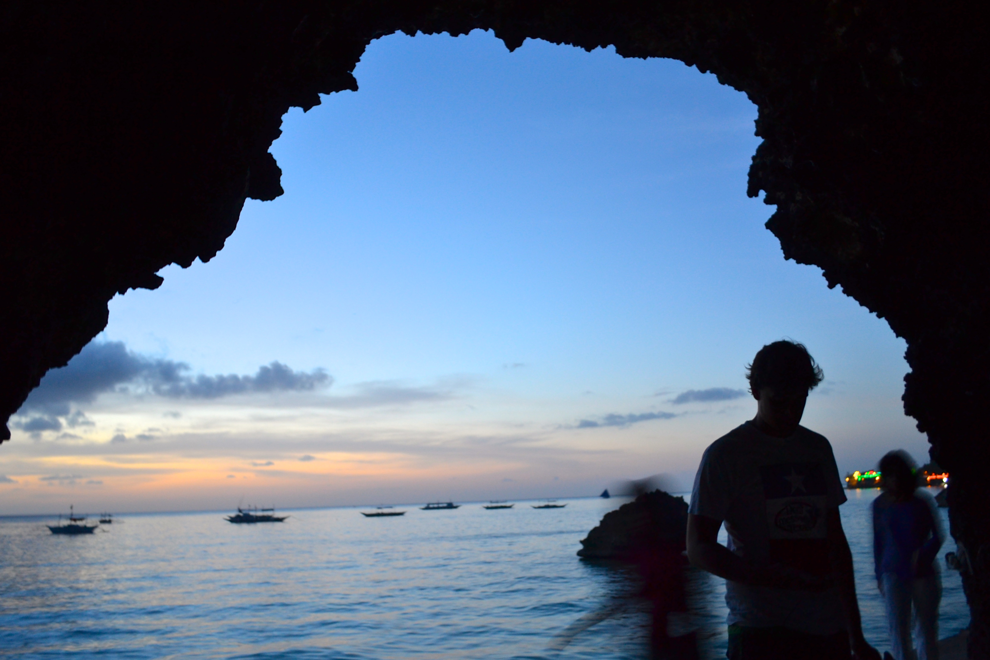 The walkway from White Beach to Diniwid Beach