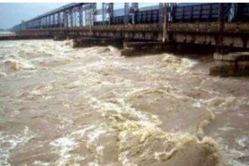 सप्तकोशीमा जलसतह बढ्दा कोशी ब्यारेजका २७ ढोका खुला