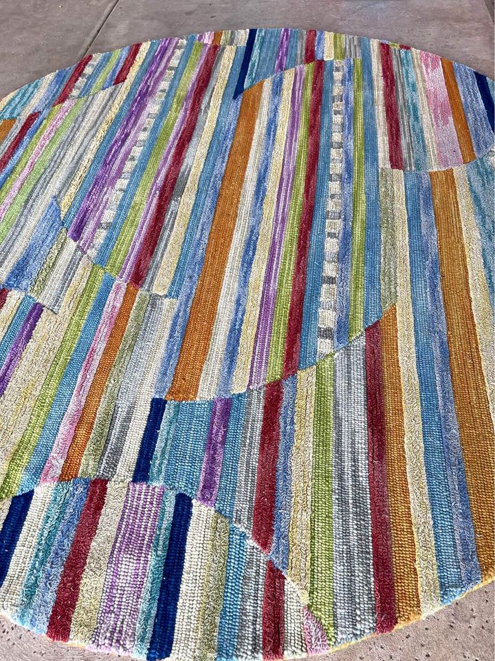 Colorful Round Geometric Rug pattern