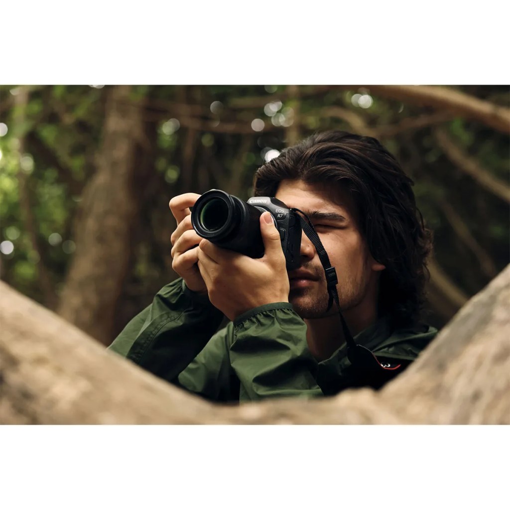Canon EOS R7 Camera 2