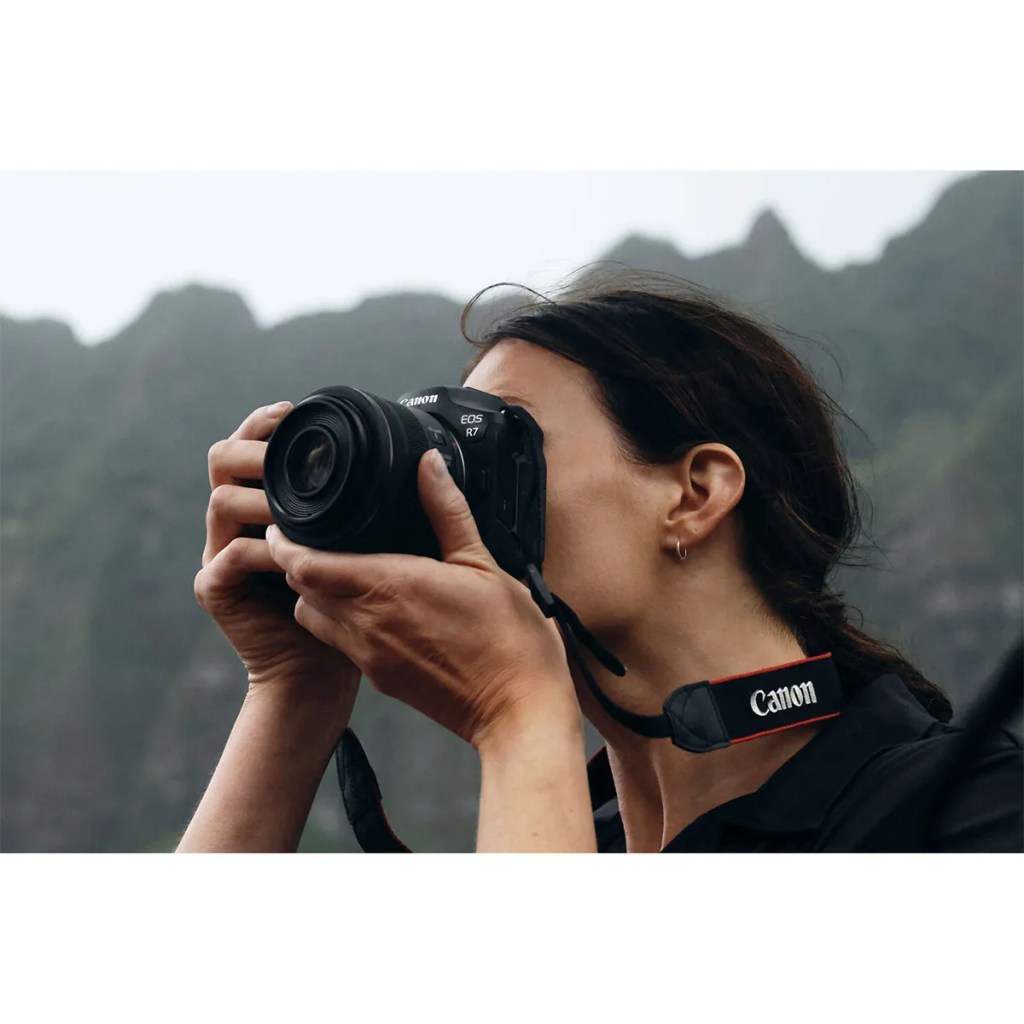 Canon EOS R7 Camera 4