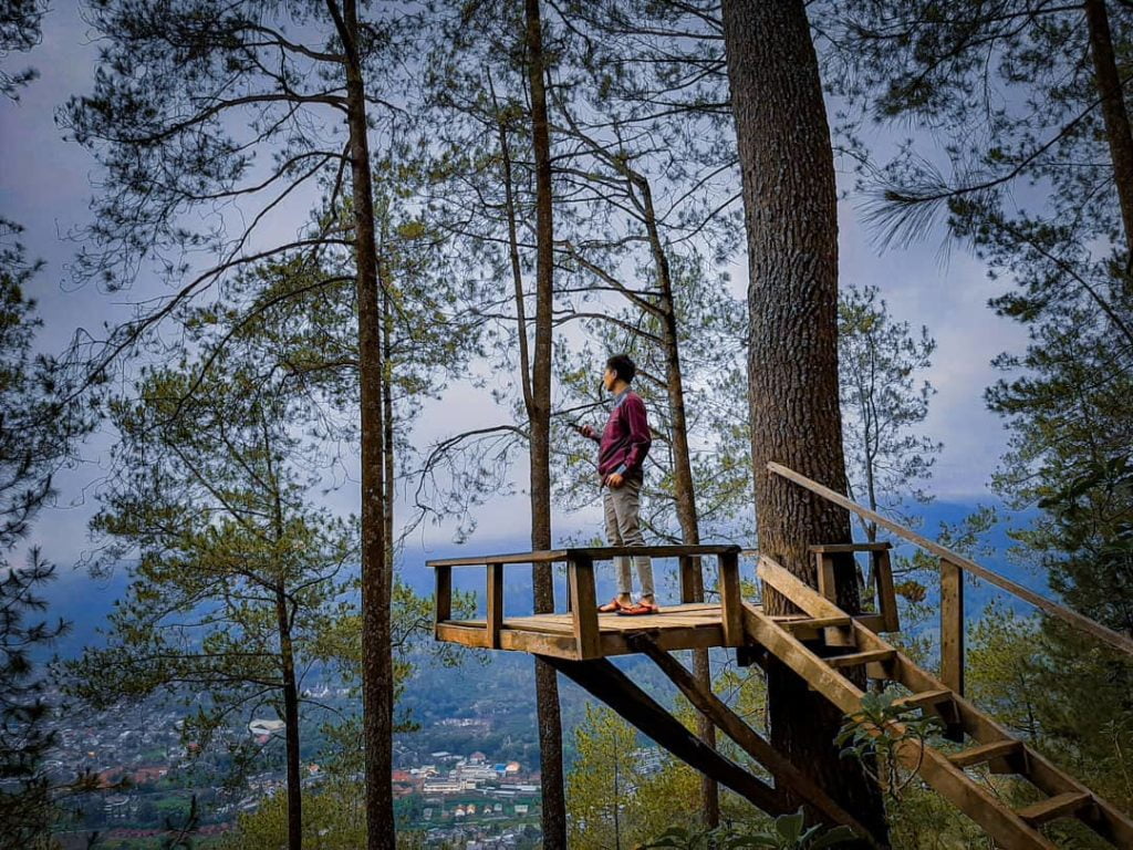 Jun 27, 2021 · omah kayu menyajikan konsep rumah yang menggunakan kayu sebagai struktur utamanya. Wisata Omah Kayu Batu Yang Indah Go Trip Indonesia