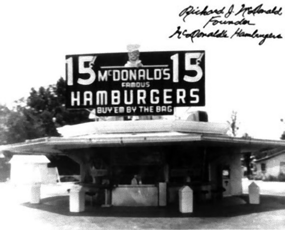 マクドナルドのロゴの歴史。あれは“M”ではなかった！？ - 日本最大級の