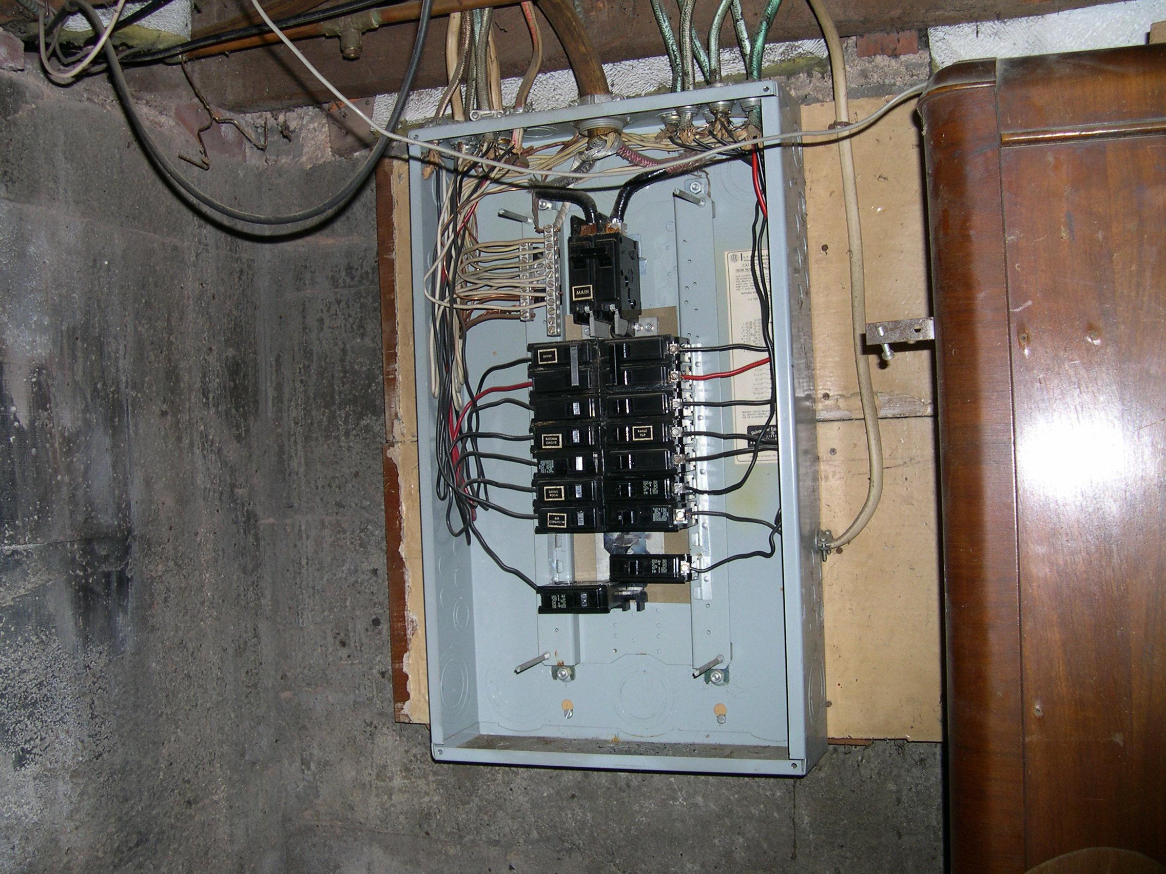 Distribution panel (basement)