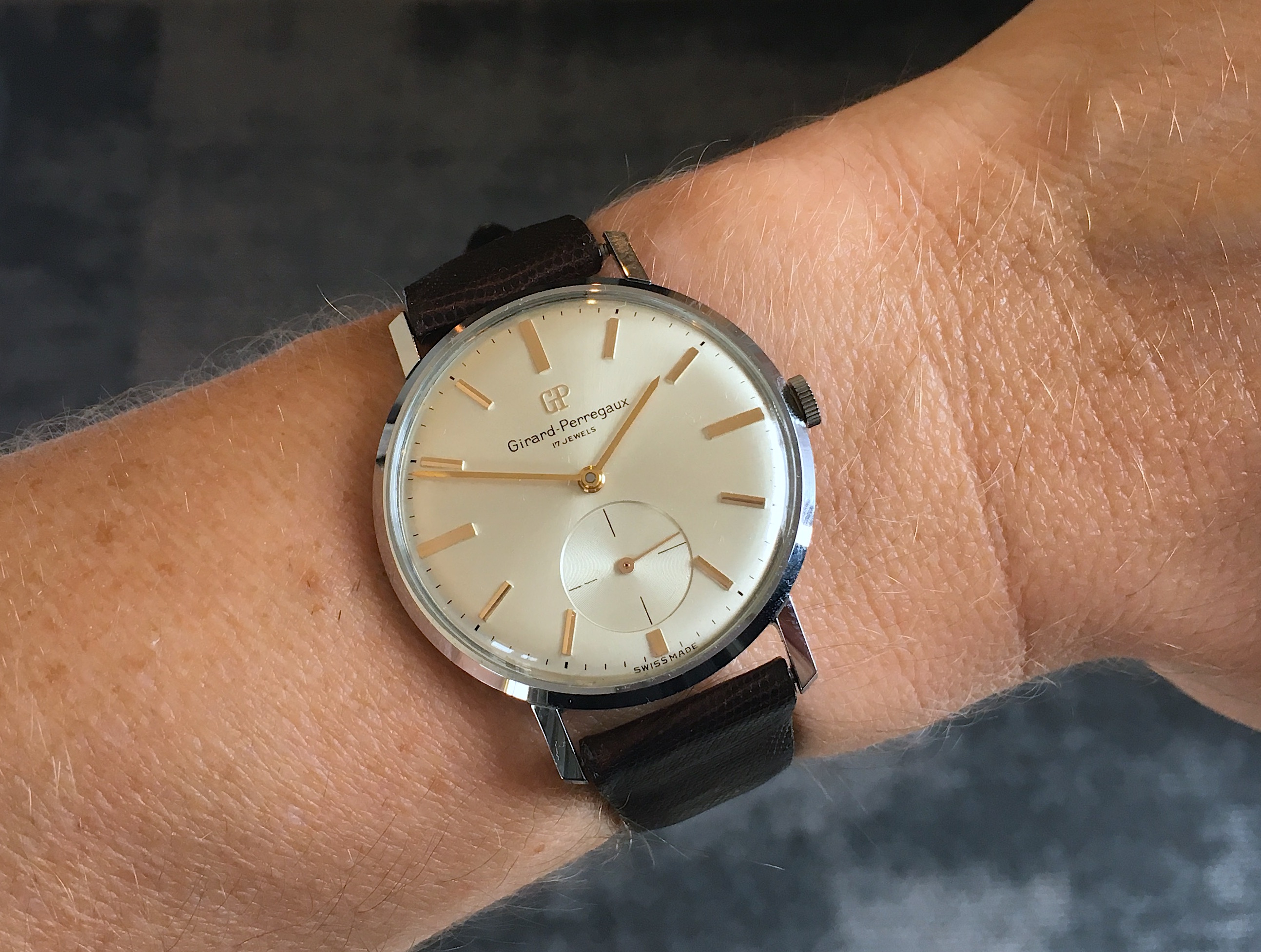 wristshot: Girard-Perregaux vintage time-only 8721 A - The GP