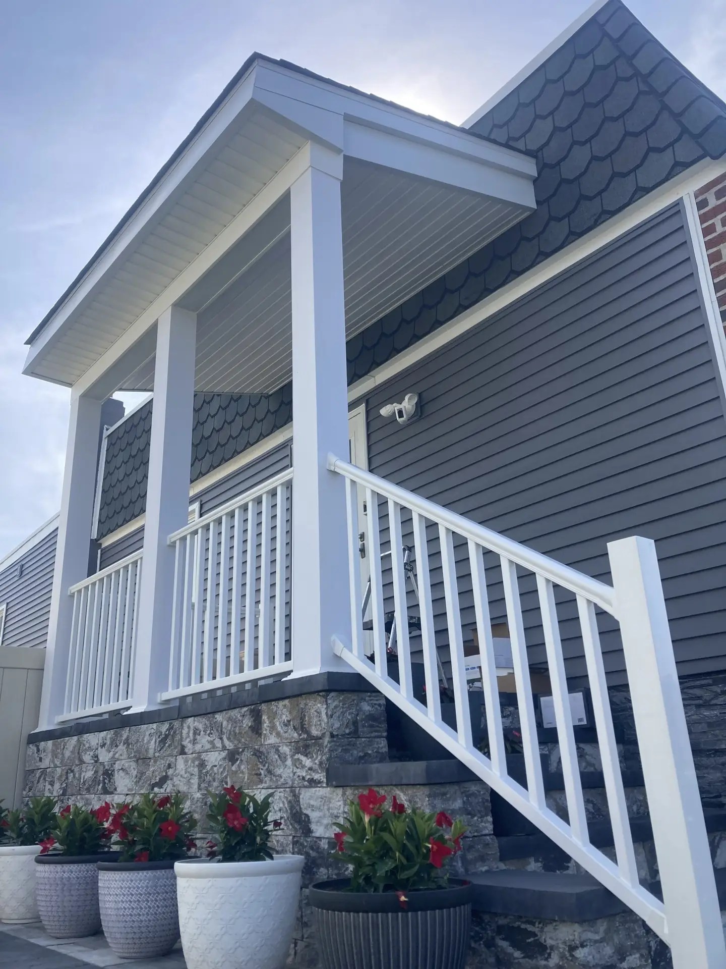 New asphalt shingle roof, new Siding and new Porch installed by GPHI in Philadelphia, PA