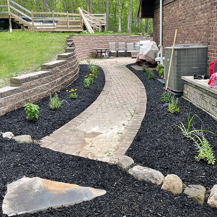 Grady's Landscaping & Design | Mulch
