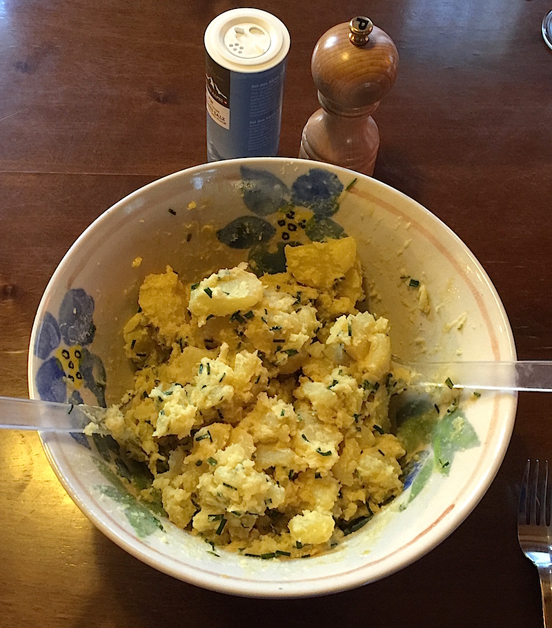 Salade de pommes de terre à la ciboulette - Les grains de ... Salade de pommes de terre à la ciboulette - Les grains de ...