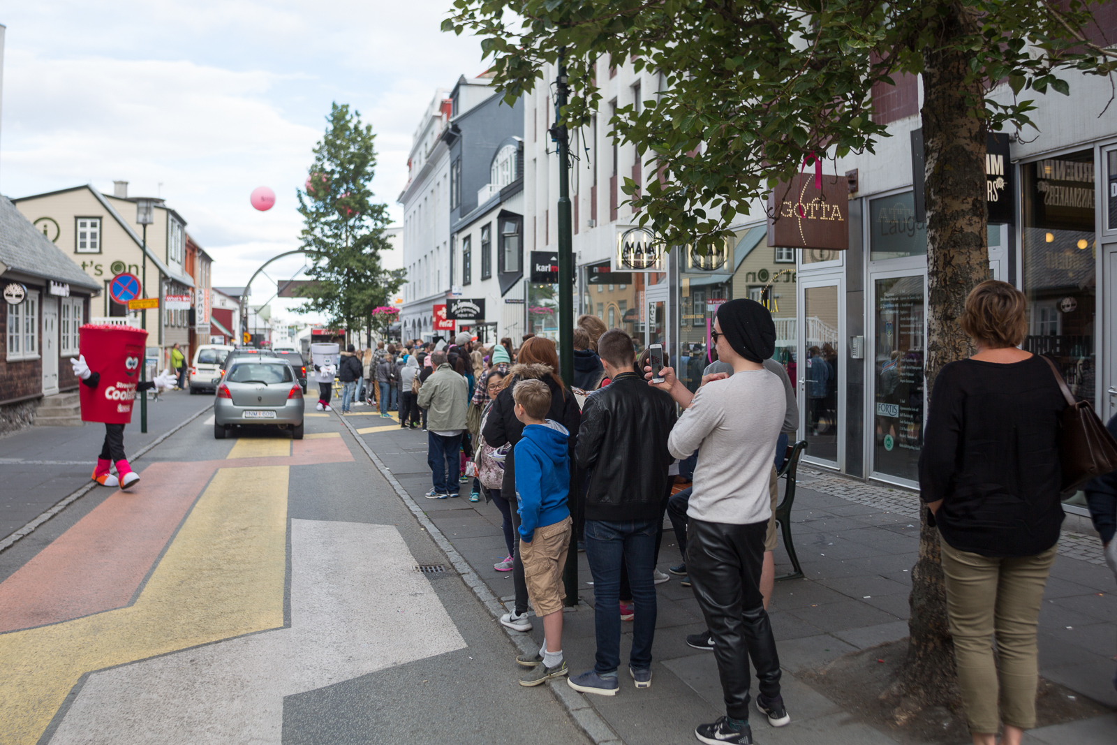 Dunkin' Donuts open in 101 Reykjavík, 2015 by Art Bicnick