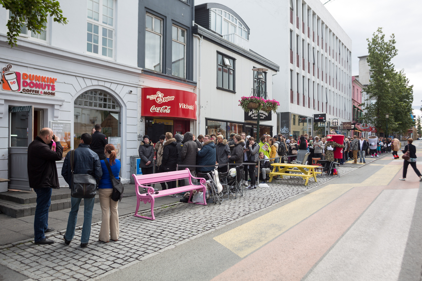 Dunkin' Donuts open in 101 Reykjavík, 2015 by Art Bicnick