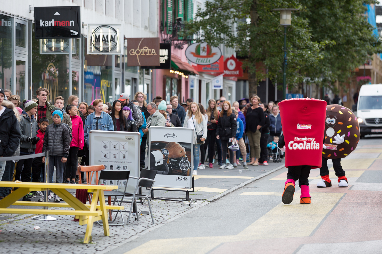 Dunkin' Donuts open in 101 Reykjavík, 2015 by Art Bicnick