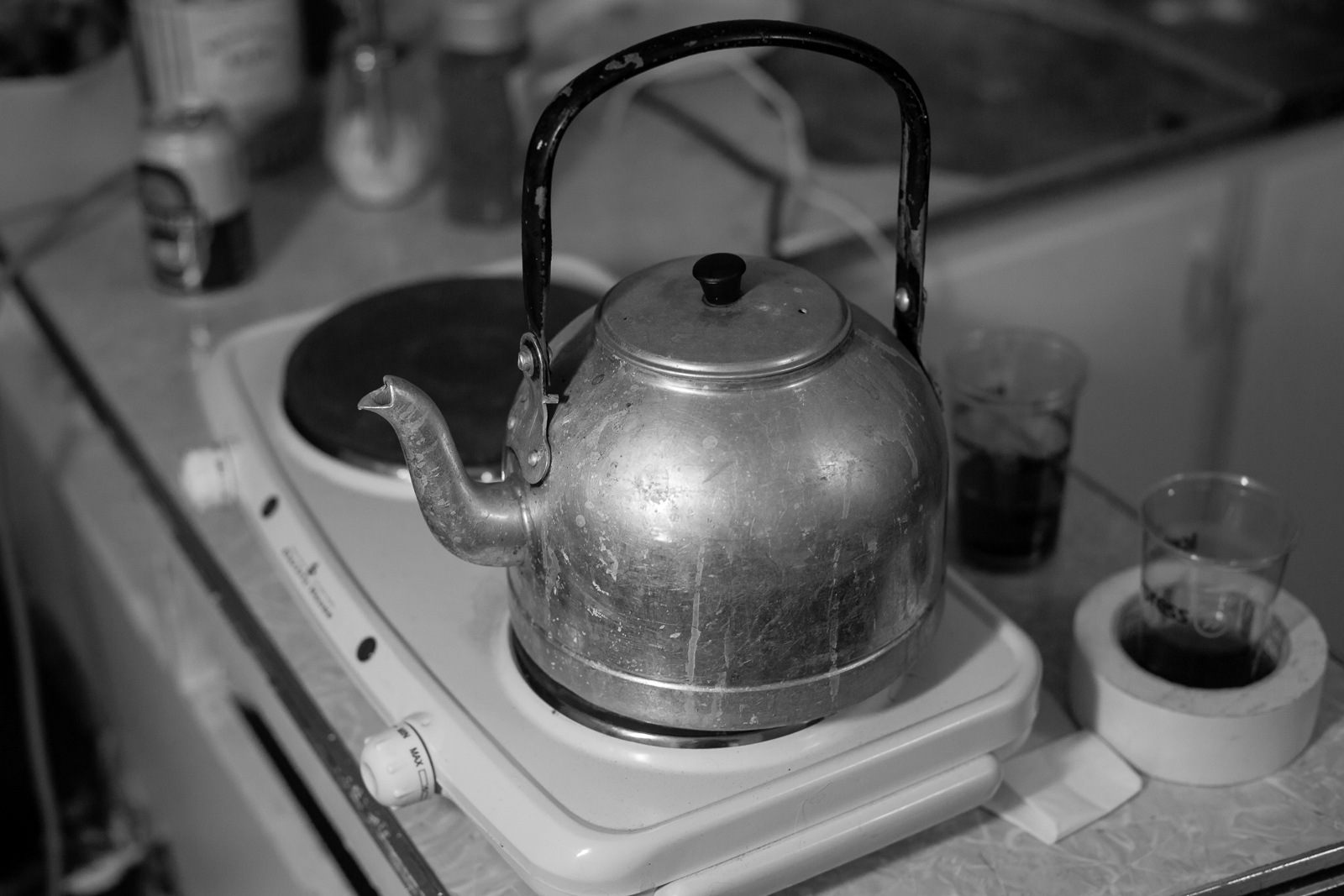 On the set of Mara. Photos by Art Bicnick.