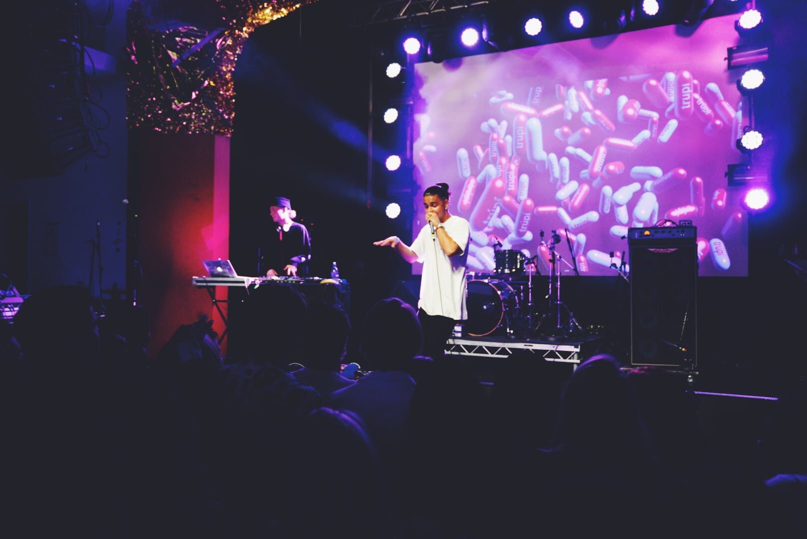 Aron Can by Hörður Sveinsson