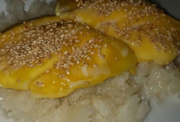 Sweet Sticky Rice with Mango image