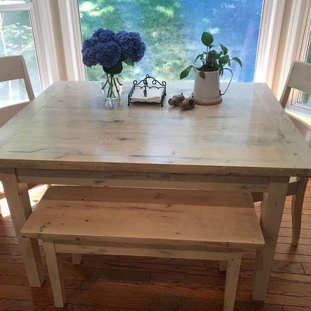 Chestnut-Breakfast-Table