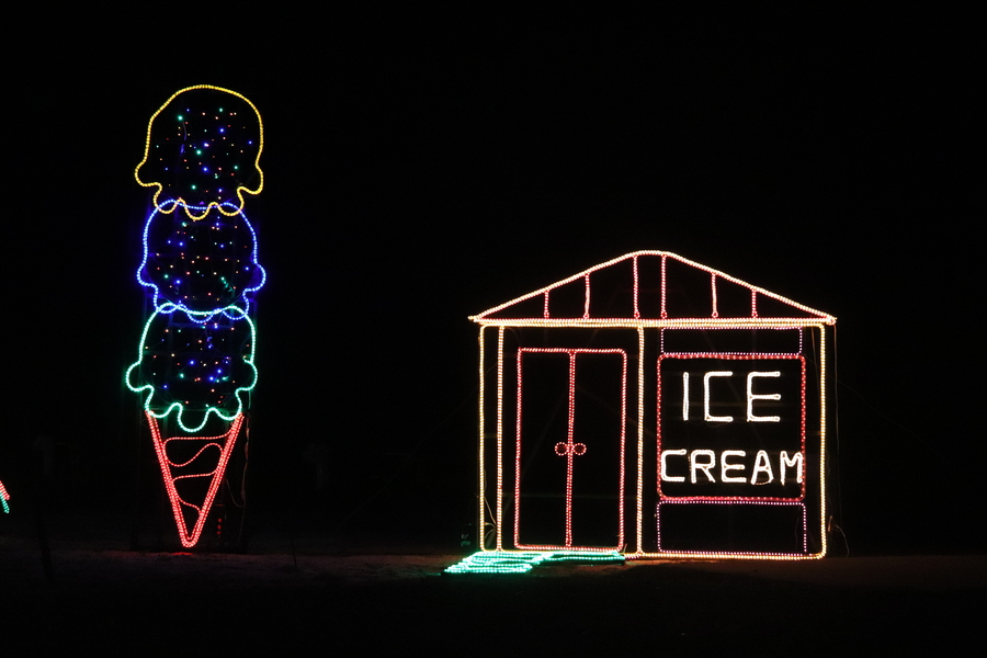 Smith Point Light Show 2023 Photos: Smith Point Light Show Brightens Up The Holidays - Greater Long Island