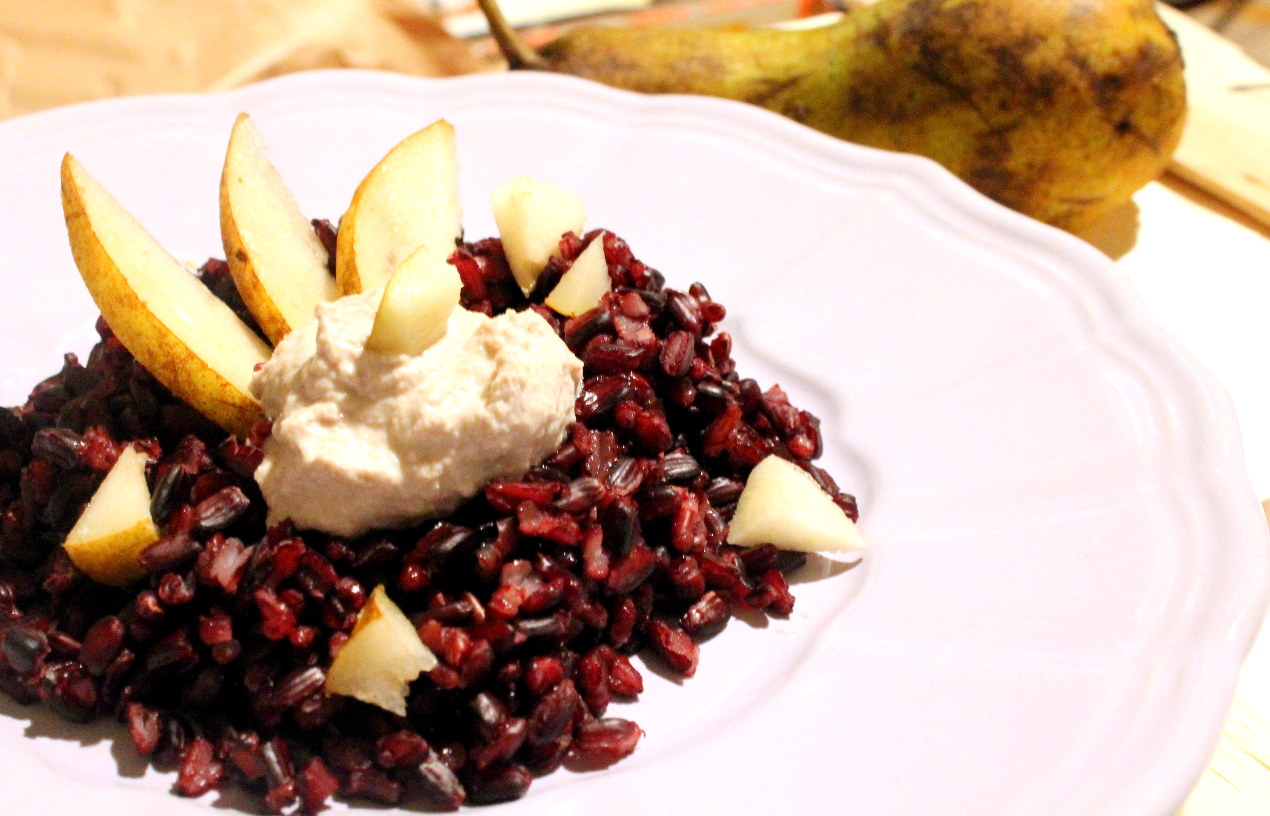 riso nerone con crema di noci e pere