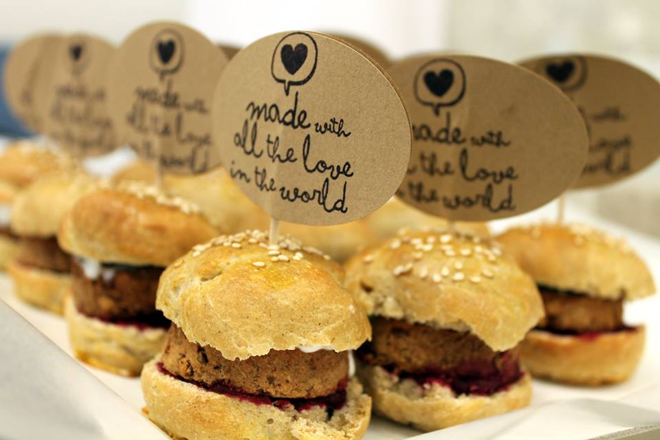 burger di lenticchie con ketchup di rapa rossa