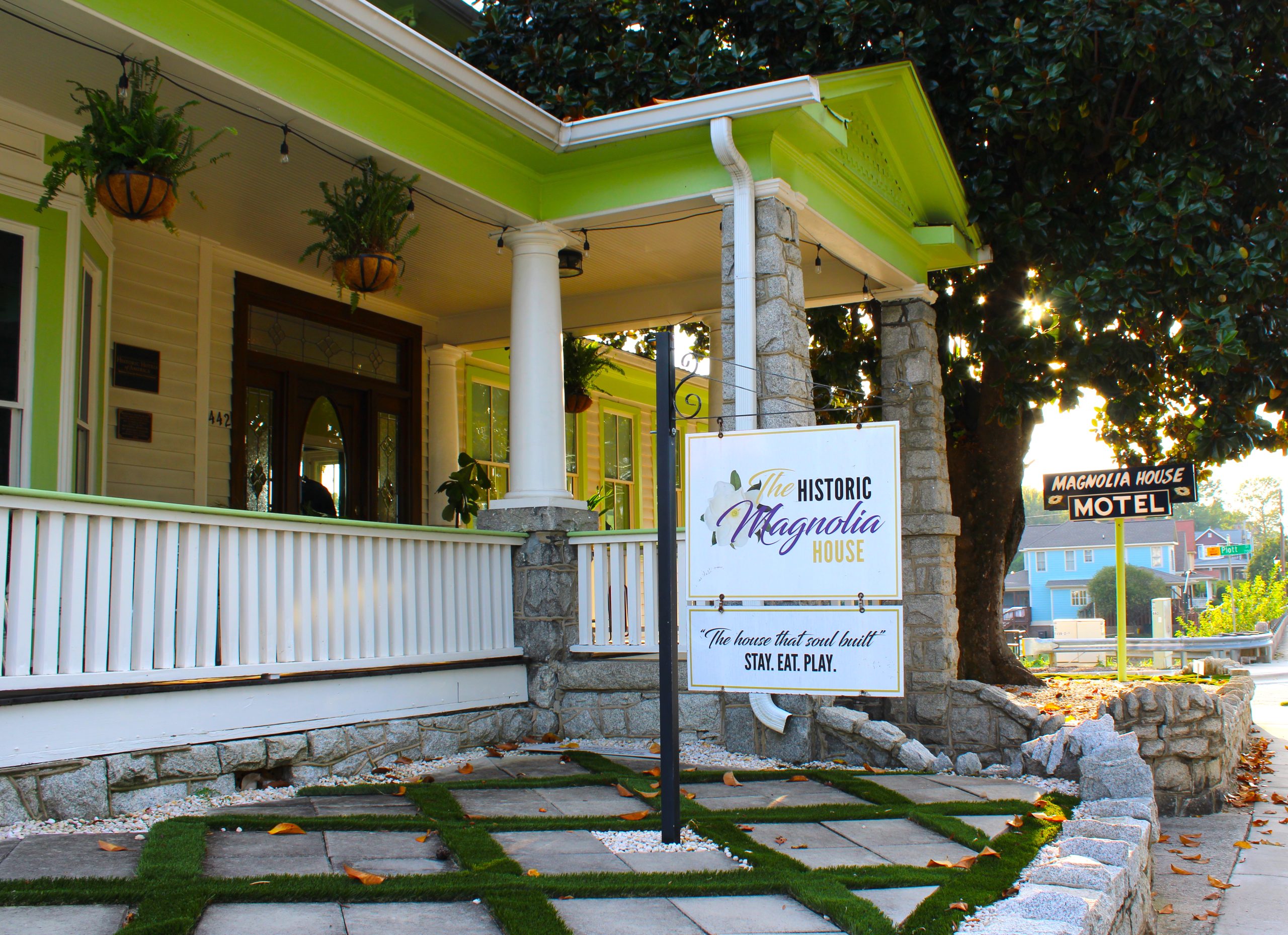 MagnoliaNo.927☆No.928☆No.930 Greensboro's Magnolia House Is One Of Few Green Book Sites Still