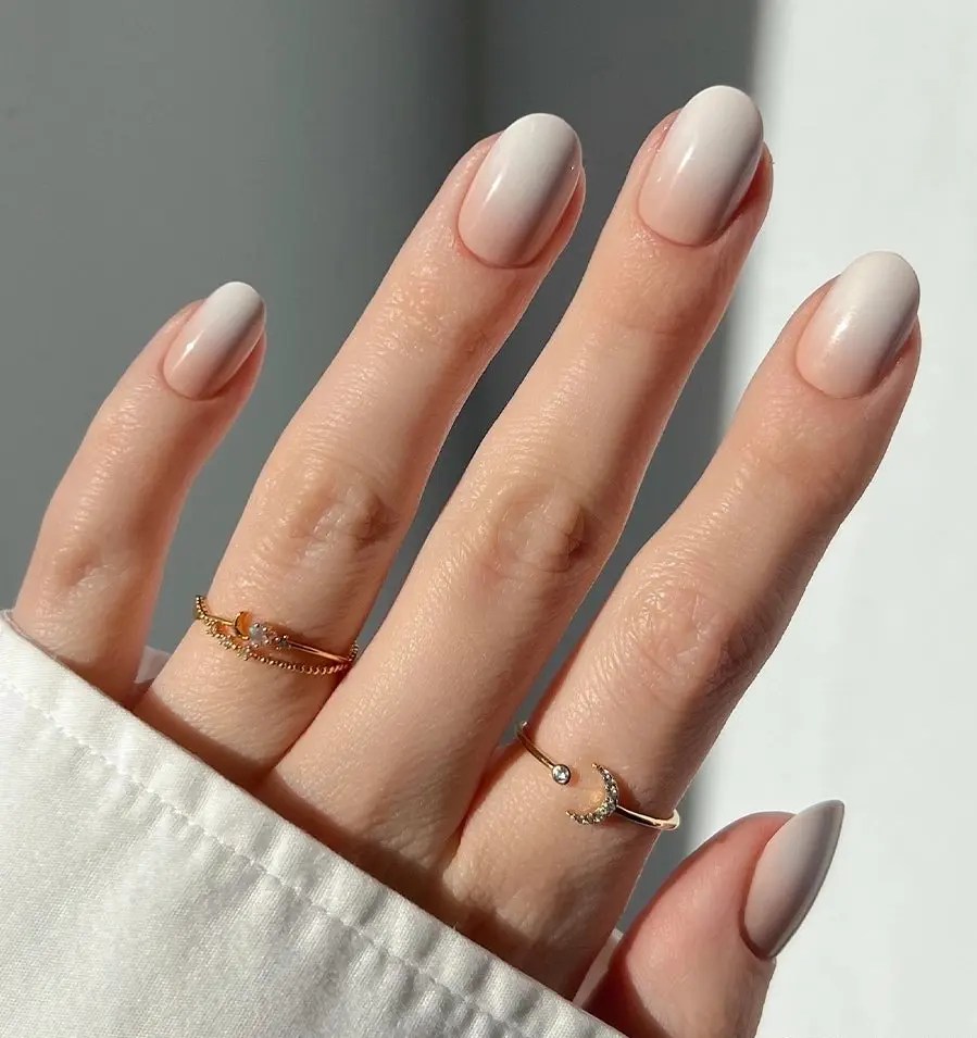 short white ombre nail ideas 