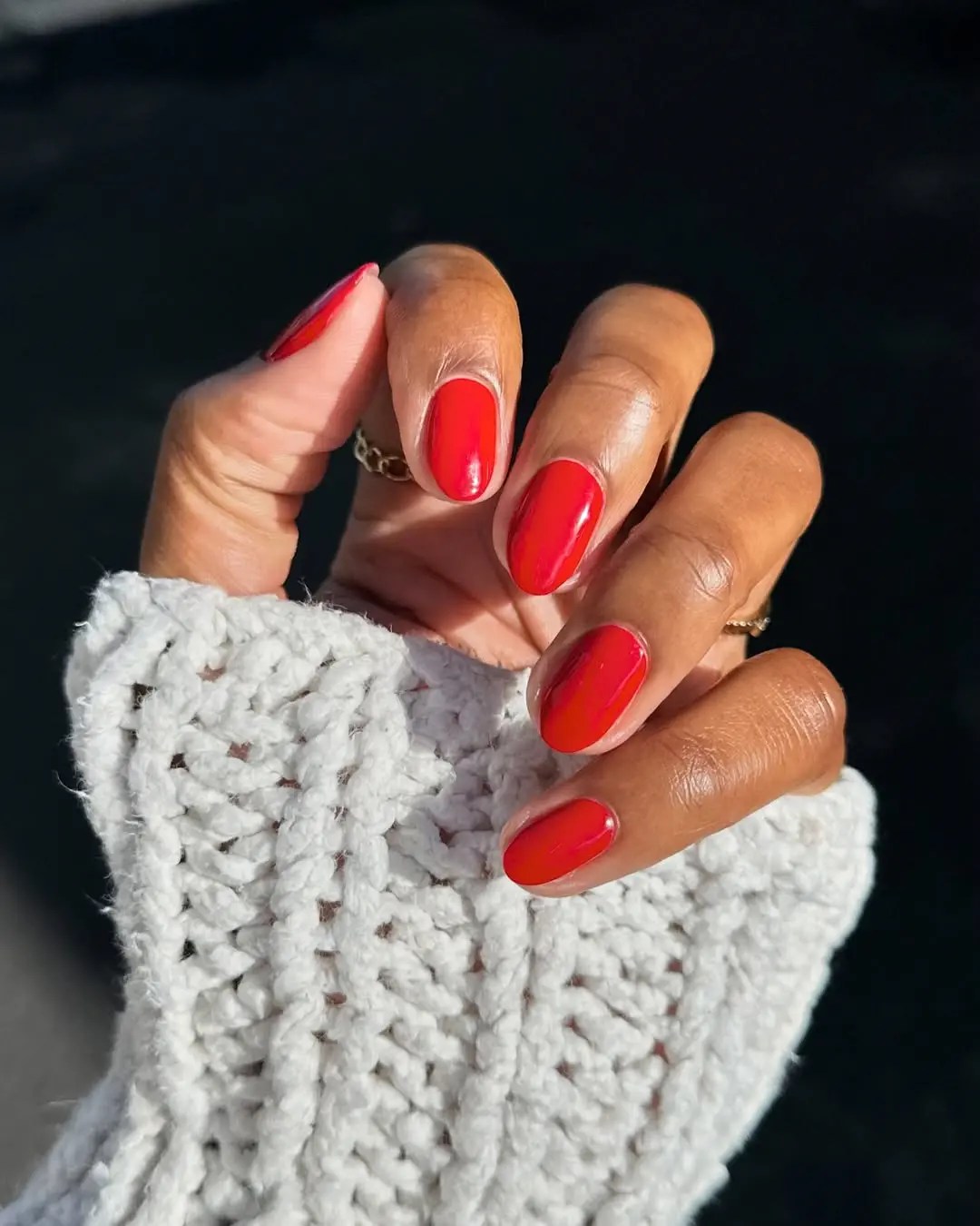 short classic red manciure