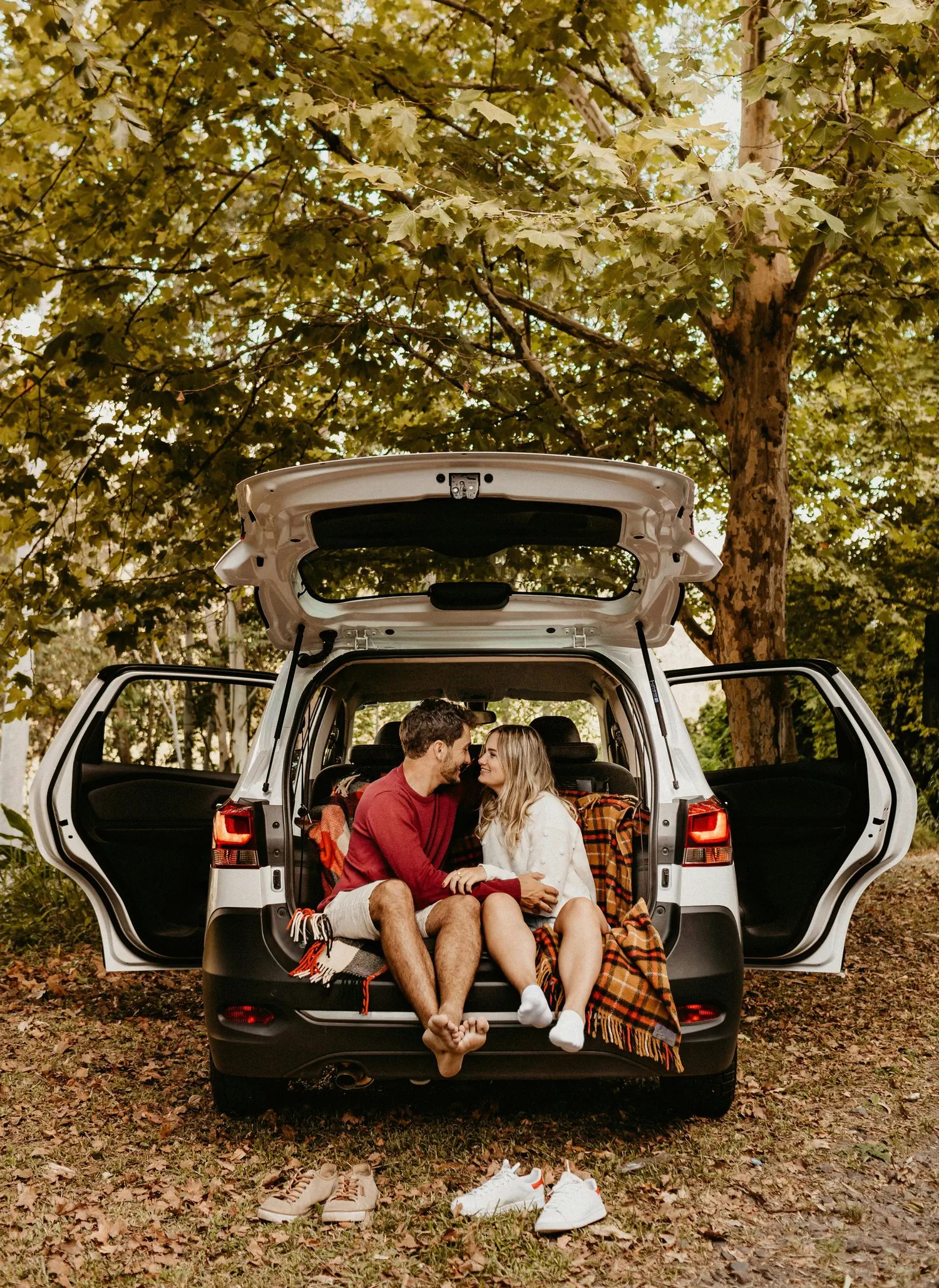 couple taking a road trip for summer bucket list
