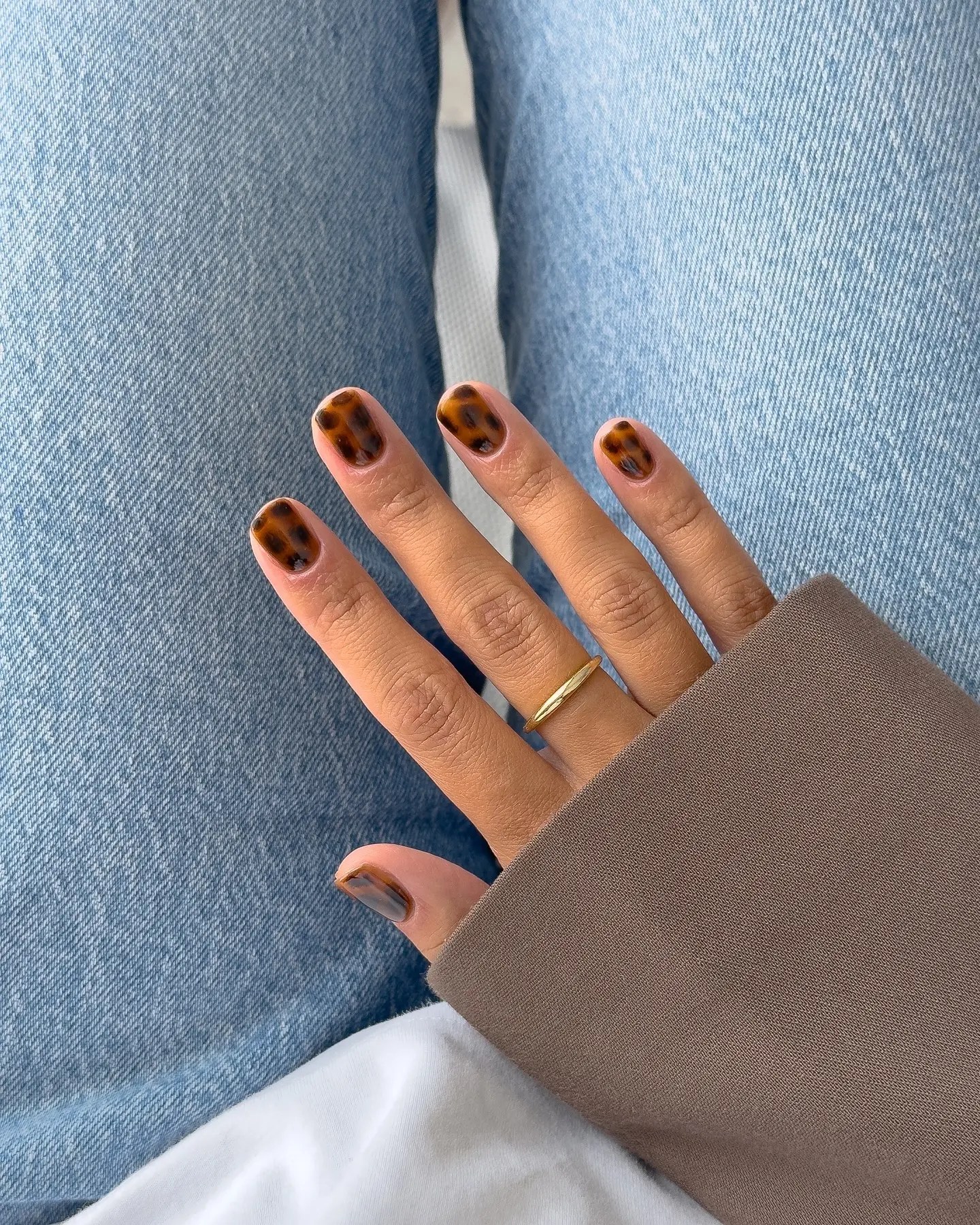 short September nail ideas featuring trendy tortoiseshell designs
