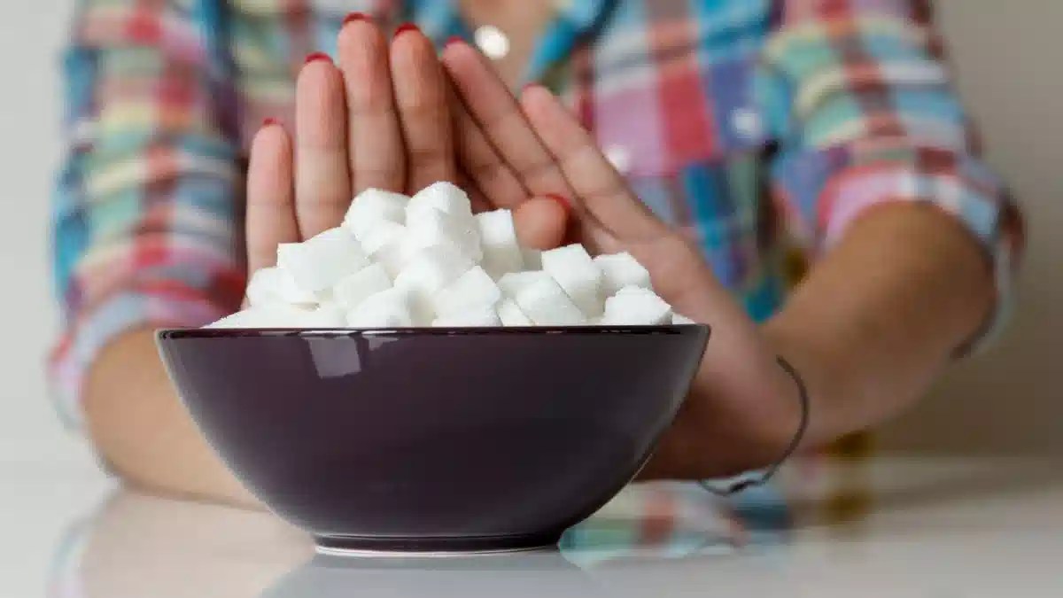 रहना चाहते हैं सेहतमंद, एक महीने तक चीनी से बनाएं दूरी, असर देख आप भी रह जाएंगे दंग: Health Tips