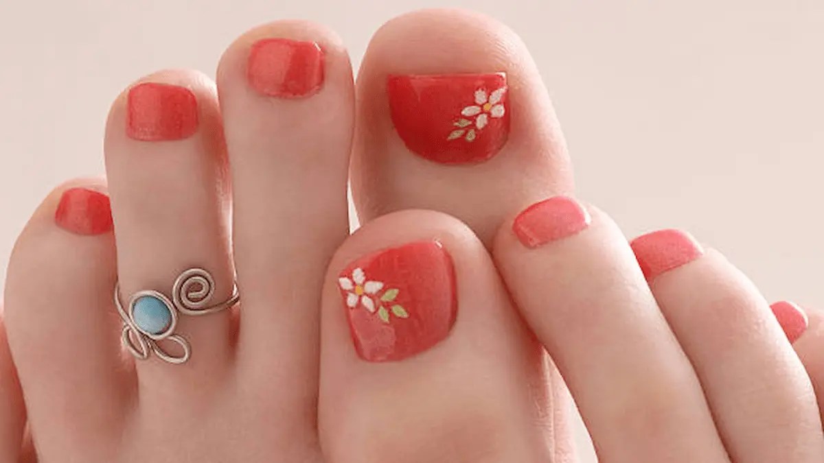 पैरों की खूबसूरती में चार चांद लगाती हैं टो रिंग्‍स , जानें ये खास डिजाइंस: Toe Rings Design