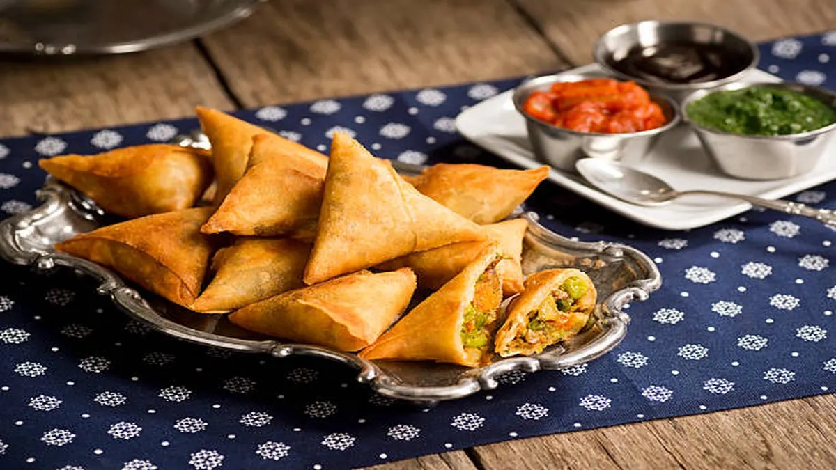 इफ्तार के मौके पर समोसे की इन 2 रेसिपी को आप भी करें ट्राई: Chicken and Mutton Samosa