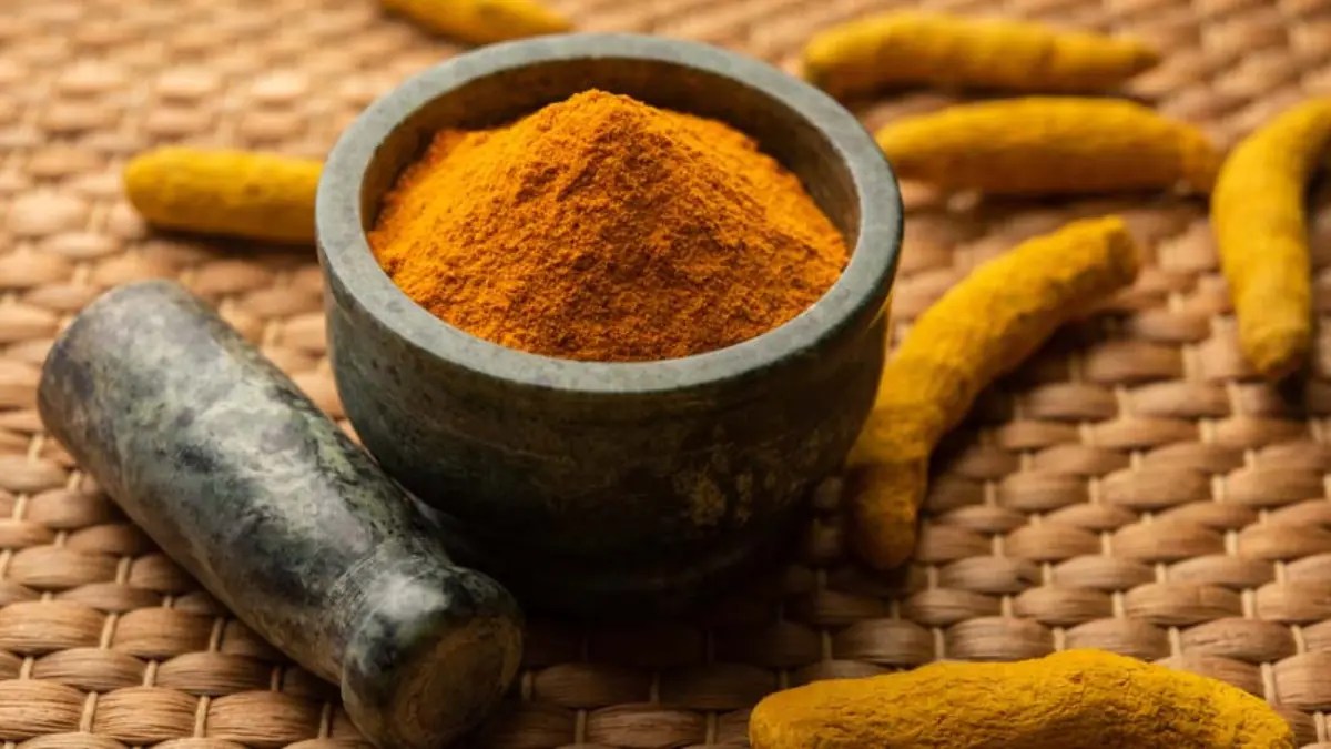 कैंसर तक को कंट्रोल करने की ताकत रखती है हल्दी, रोज करना चाहिए इतना सेवन: Turmeric Benefits