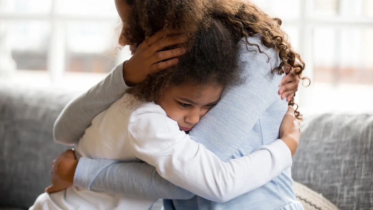 बच्‍चे को सजा देने के बाद पछताने लगती हैं? मॉम गिल्‍ट से बचने के लिए अपनाएं ये टिप्स: Overcome Mom Guilt