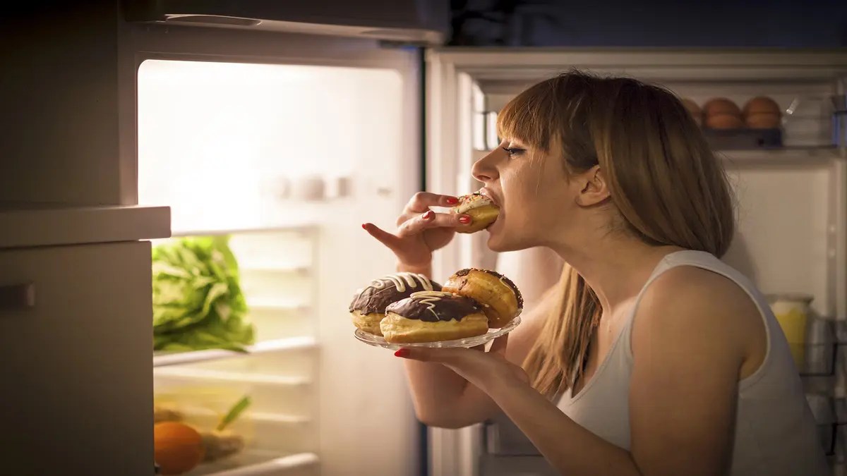 ओवरईटिंग से बचने के लिए अपनाएं ये 5 टिप्स, ब्लोटिंग और अपच की परेशानी से रहेंगे दूर: Overeating Remedy