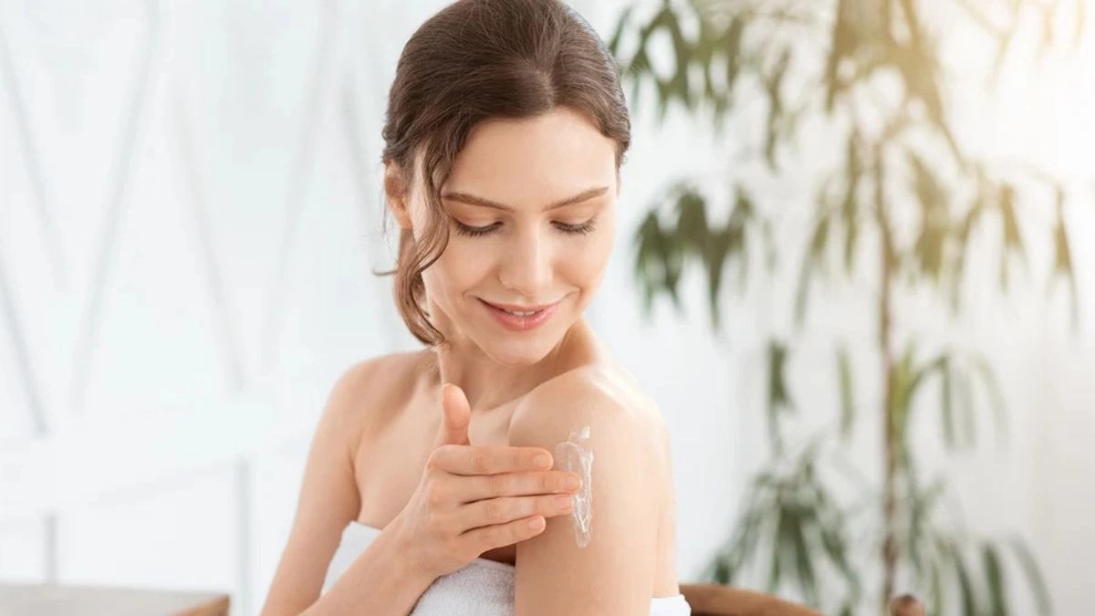 गृहलक्ष्मी टॉप 10 मॉइस्चराइजिंग बॉडी लोशन: Top 10 Moisturizing Body Lotion