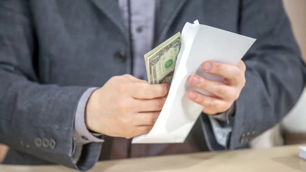 Reports suggest that the recommendations of the 8th Pay Commission may come into effect from January 1, 2026, which will directly impact employees' basic salary and pension