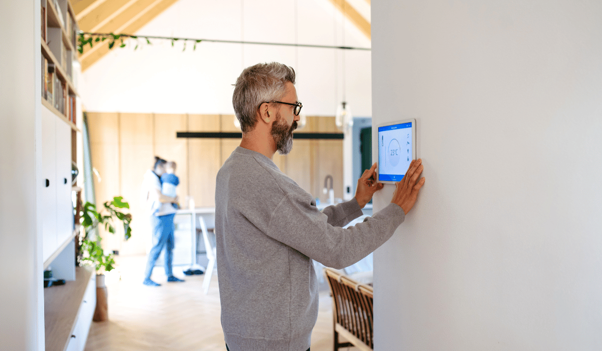 Smart Panel vs. Traditional Panel