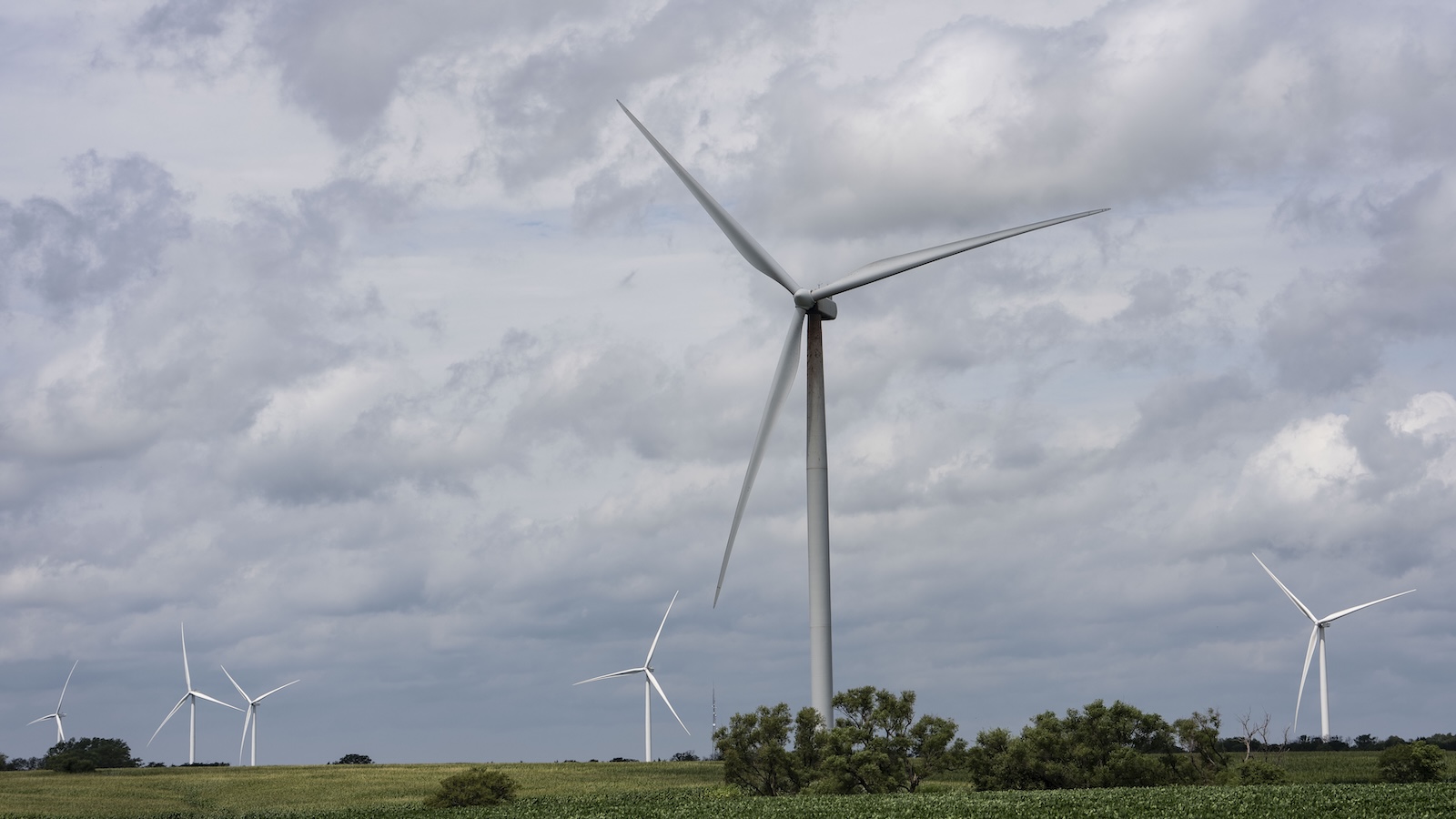 Algumas comunidades do Nebraska estão lucrando com as energias renováveis. Outros estão sendo deixados para trás. Algumas comunidades do Nebraska estão lucrando com as energias renováveis. Outros estão sendo deixados para trás.