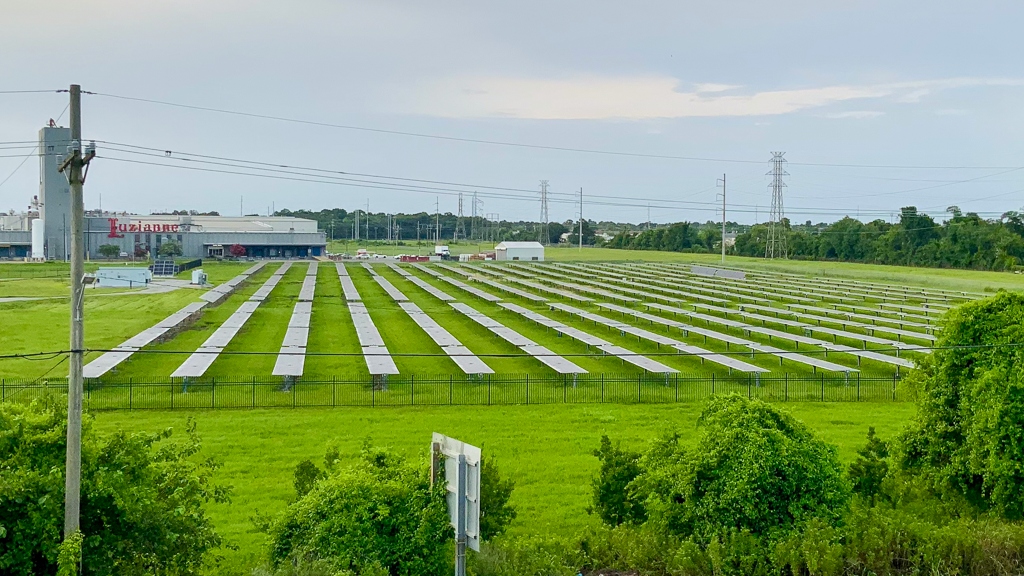 Nas comunidades rurais, os receios amplificados pela “desperdício de IA” e pelas redes sociais dificultam o boom solar Nas comunidades rurais, os receios amplificados pela “desperdício de IA” e pelas redes sociais dificultam o boom solar