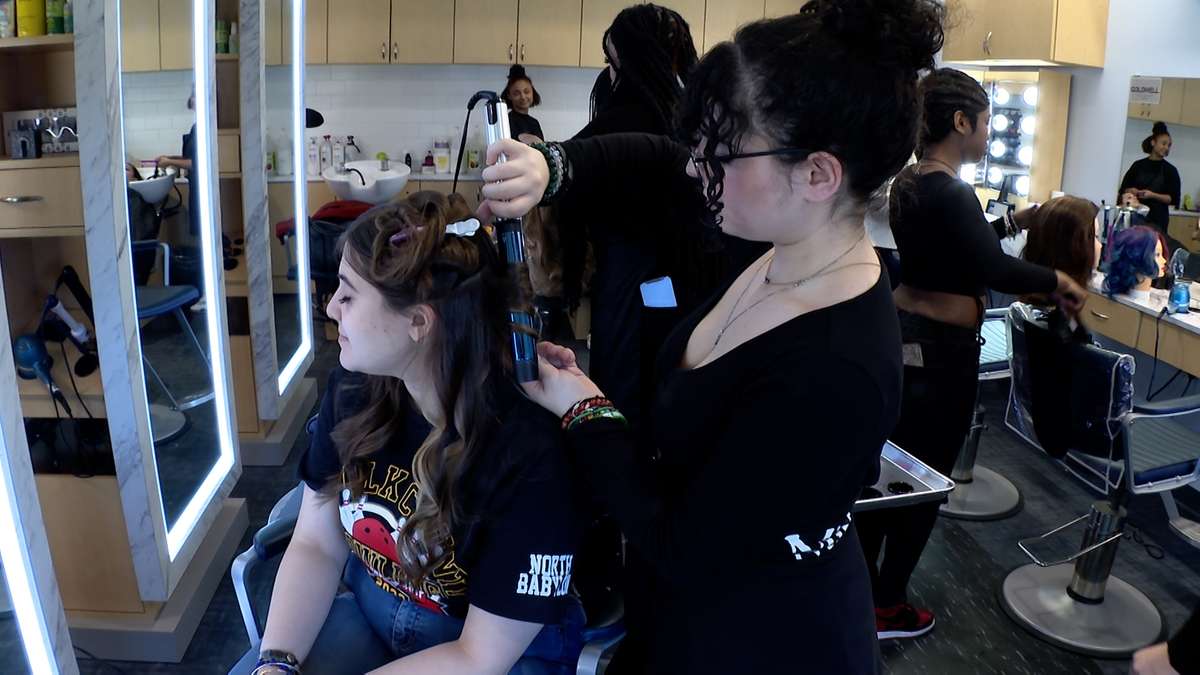 Trade classes booming for careers in cosmetology, aviation, building