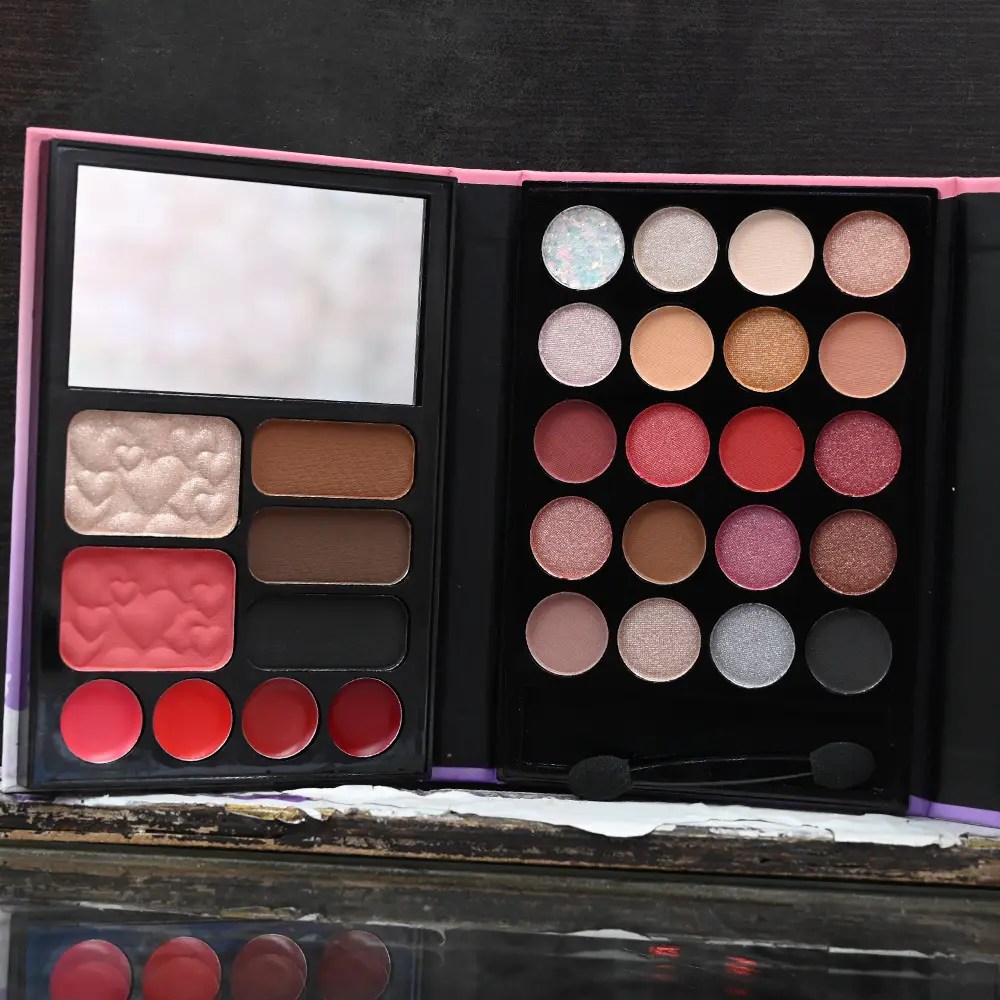 ME ON Beauty In Bloom Pro Makeup Palette